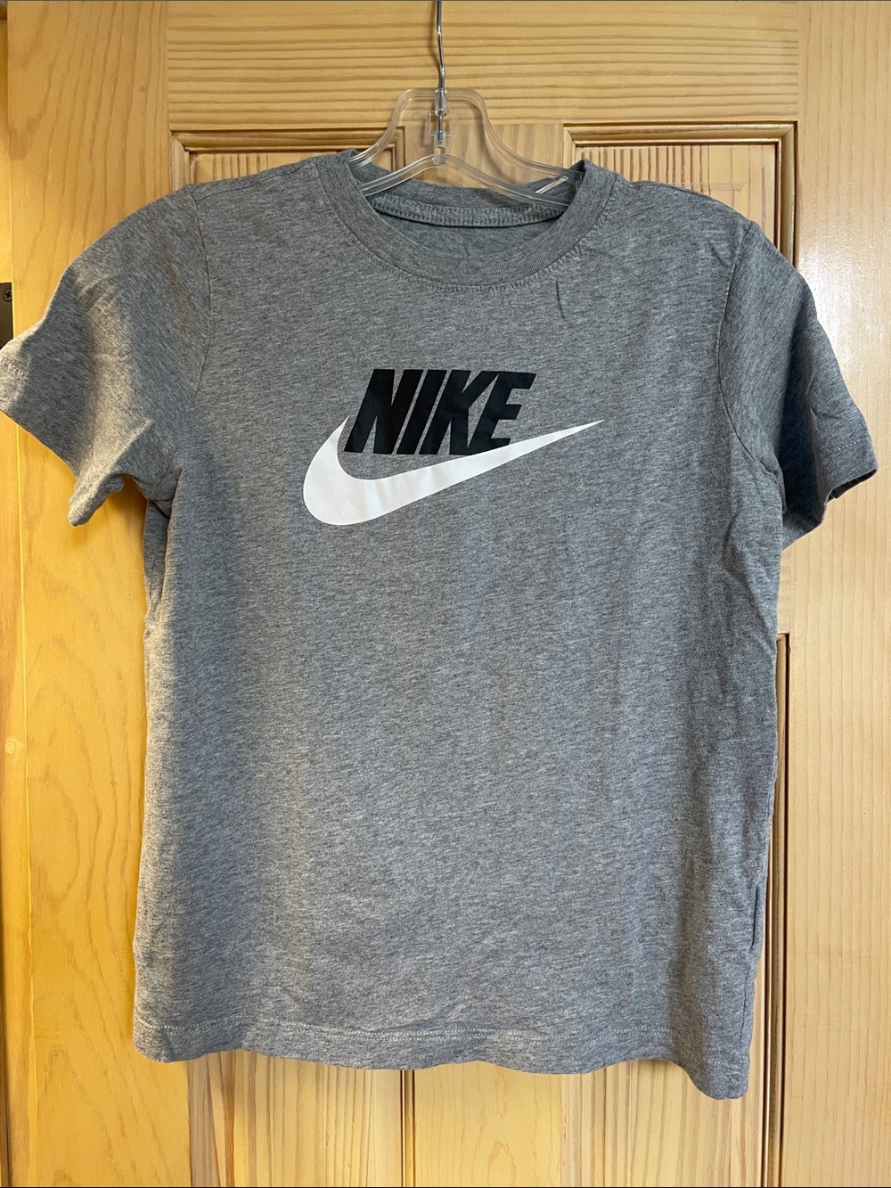 Nike Boys Gray Size Large Tee with Black Logo and White Swoosh